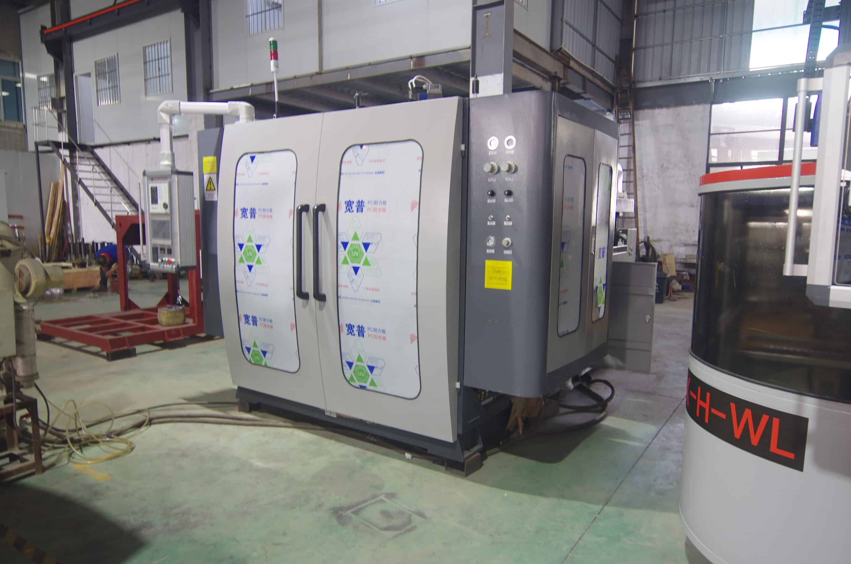 Fabricante con experiencia en máquinas de moldeo por soplado.