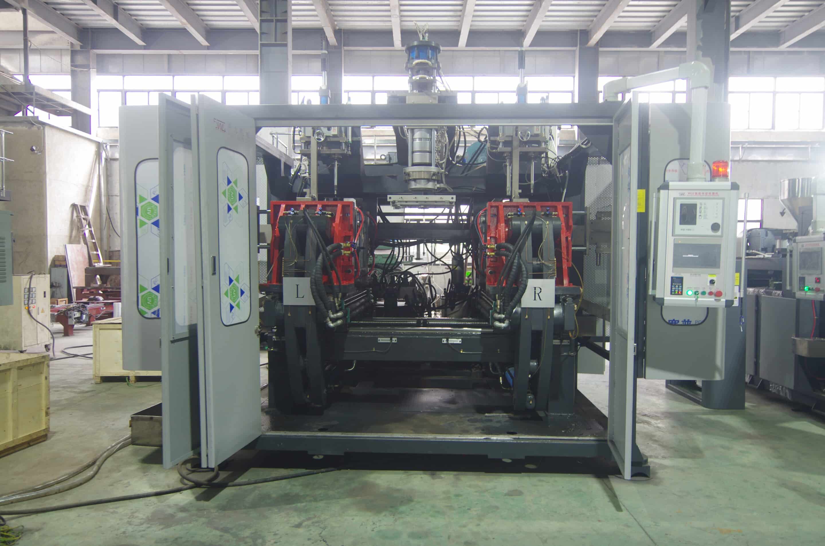 Dual-station extrusion blow molding machine with open guarding and side operator panel