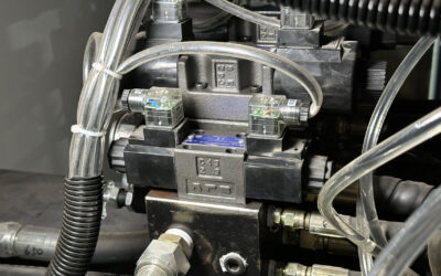 Yüksek Hassasiyetli PET Ambalaj: Tek Aşamalı ve İki Aşamalı Şişirme Kalıplama Açıklandı