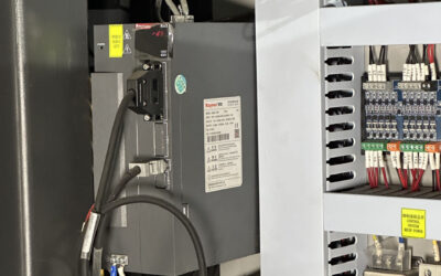 Servo ve Hidrolik Ekstrüzyon Şişirme Makinesi Karşılaştırması: Gerçek Getirisi Nedir?