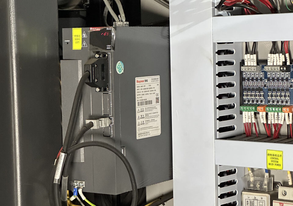 Сервоприводные и гидравлические экструзионно-выдувные машины: реальная окупаемость