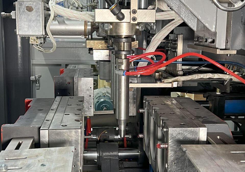 Boîtier en Plastique Sur Mesure pour Équipement Industriel : Solutions Durables par Moulage par Soufflage