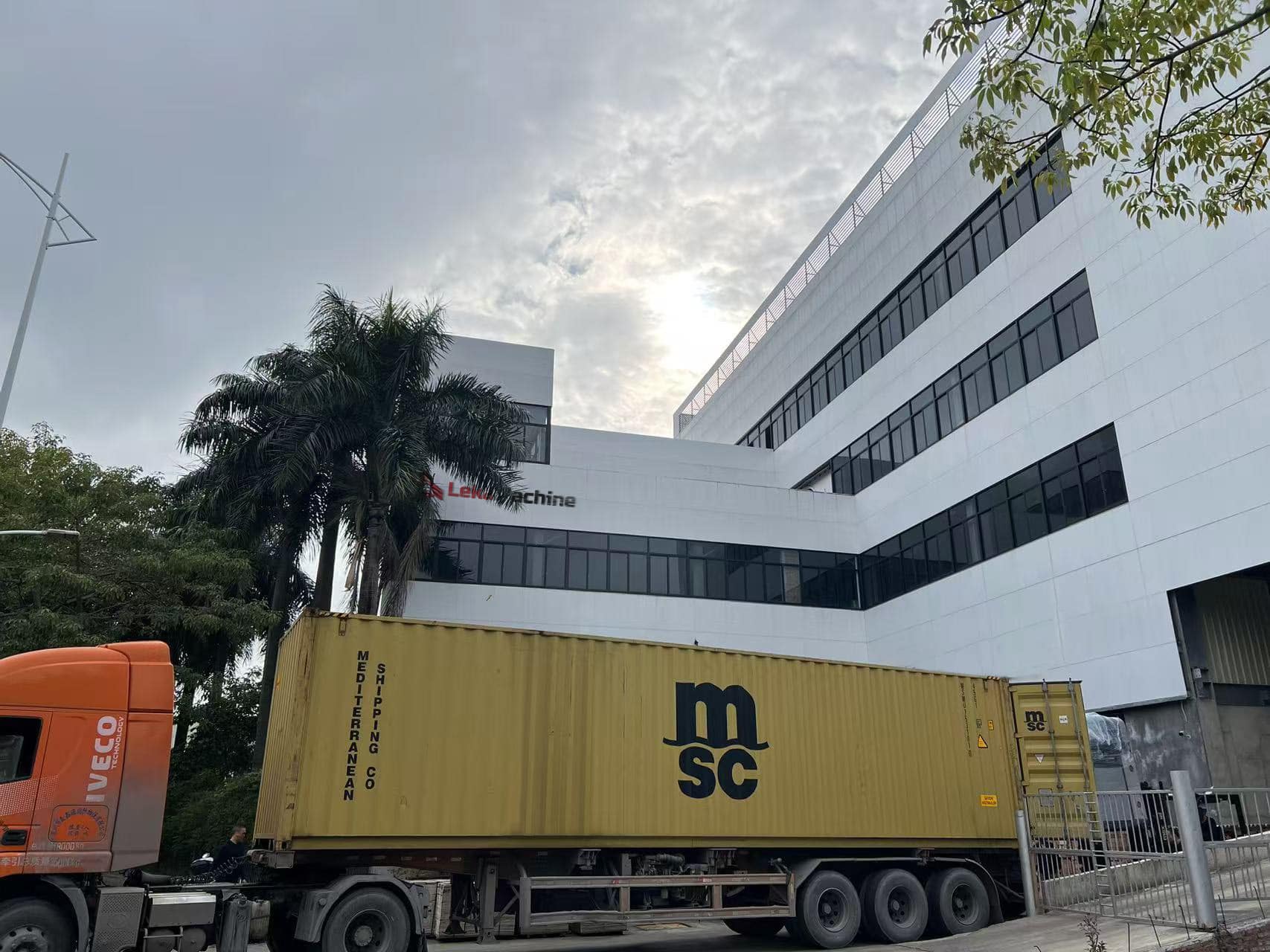 Technical design diagram of extrusion blow molding machine die head for precision molding. (ID#5)