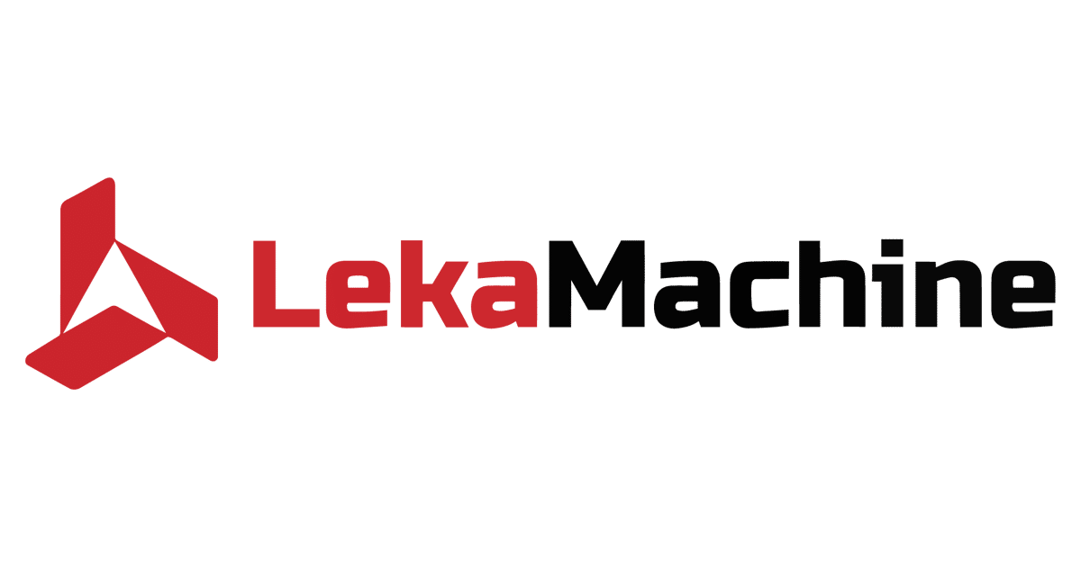 LEKA logo 1200x630 Instalación de fabricación de Lekamachine con miembros de su equipo, mostrando más de 20 años de experiencia en moldeo por soplado.