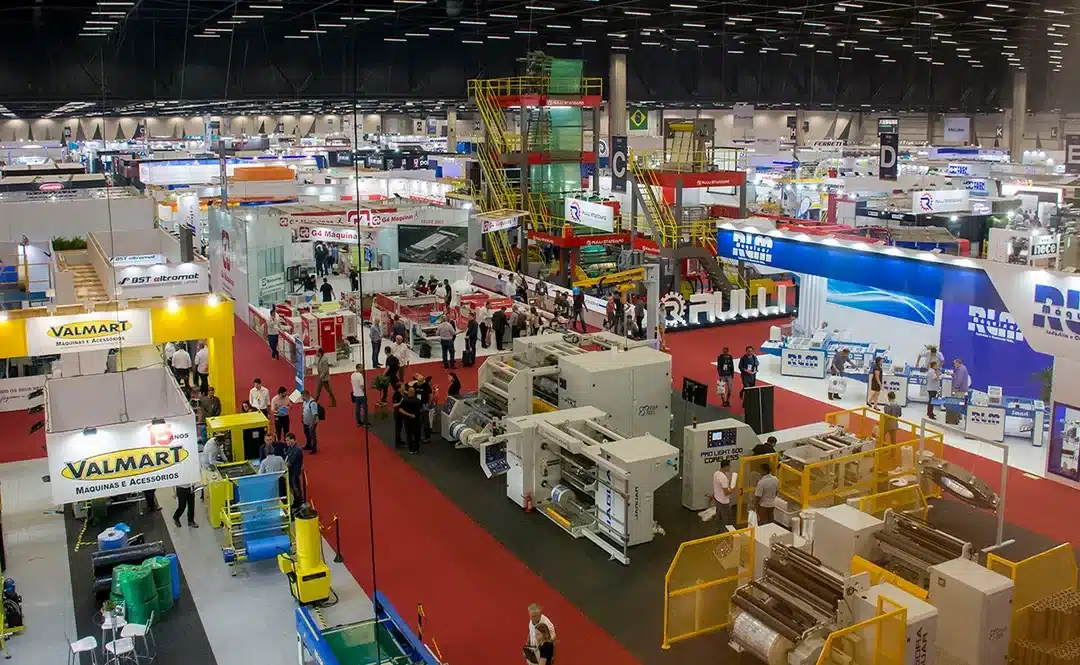 Экструзионно-выдувные машины (2025): мировые рейтинги производителей и анализ цен