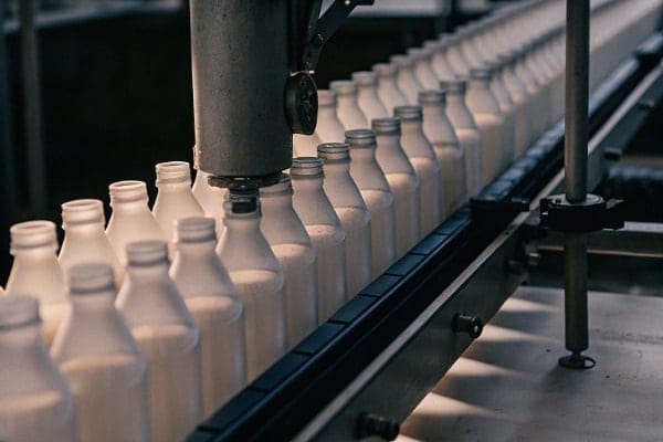 When purchasing an all-electric extrusion blow molding machine, how should I determine the appropriate tonnage based on product requirements?