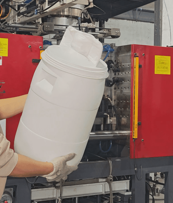 How should I verify if the efficiency of the cooling system in the all-electric extrusion blow molding machine meets the standards?