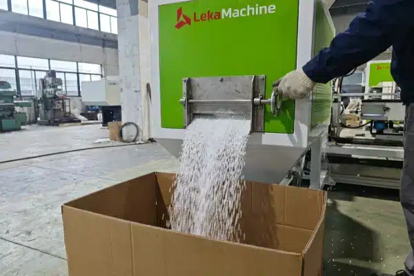 Quick Hopper Resin Draining Manual side-drain gate for quick resin removal on blow molding machine (ID#4)