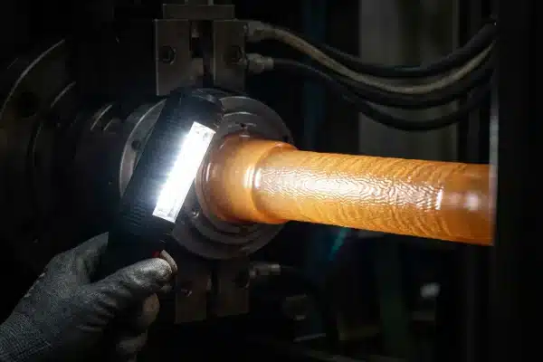 Inspection of parison sharkskin defects to verify extruder screw melt homogeneity performance (ID#4)