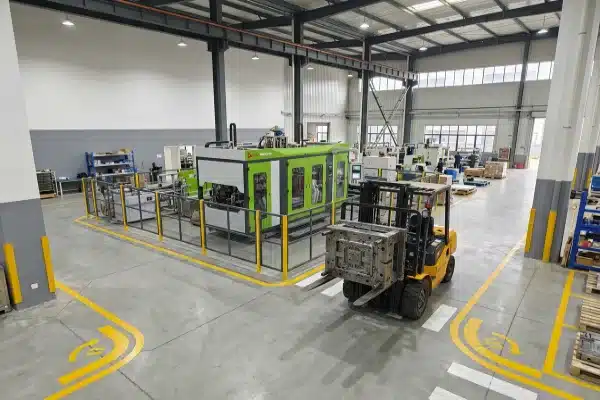 Service access clearance Screw extraction and service clearance zones (ID#3)