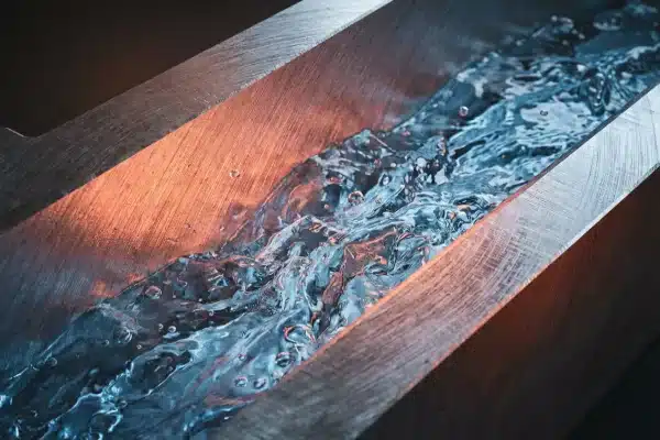 Turbulent Flow Cooling Efficiency Hydrodynamic design of mold cooling channels ensuring turbulent flow efficiency and reduced cycle times (ID#2)