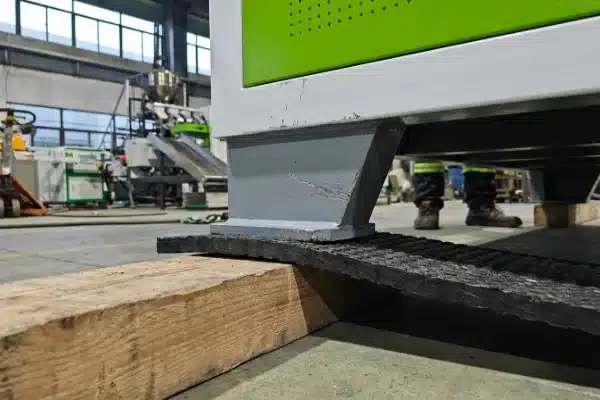 Protecting sensitive servo motors and encoders during the machine lifting and placement process (ID#4)